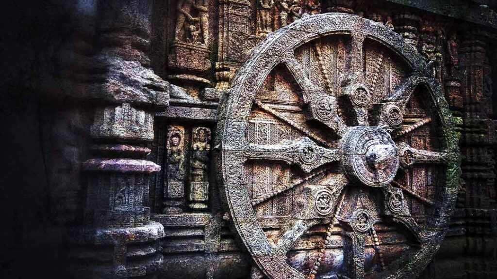 Kolo karmy vyryté v hinduistickém chrámu